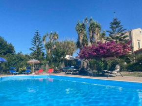 Casa in Sicilia con piscina e giardino